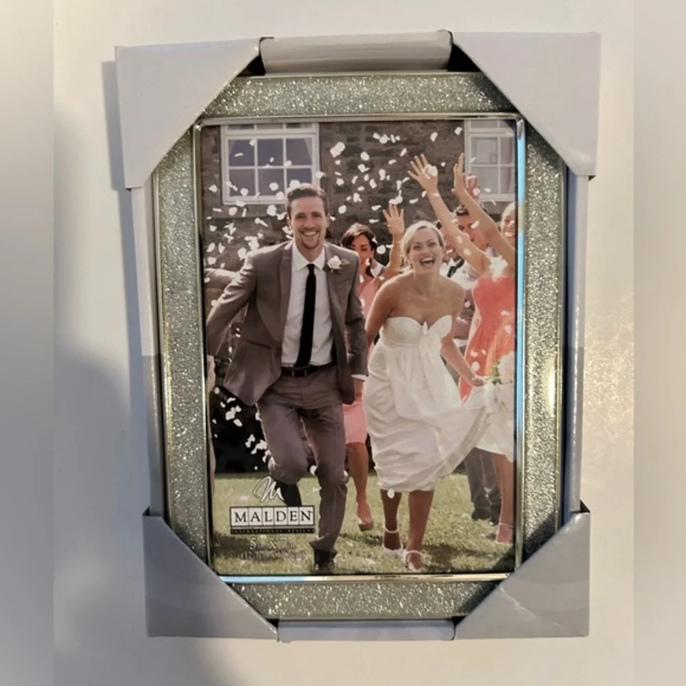 MALDEN INTERNATIONAL DESIGNS SILVER 5X7 PHOTO FRAME WITH DIAMOND SPARKLE BORDER